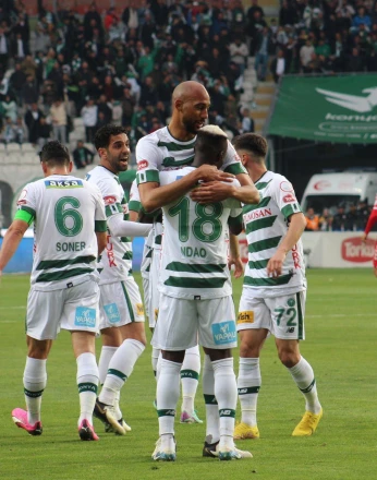 Eski Konyasporlu yıldız Fransa'ya döndü
