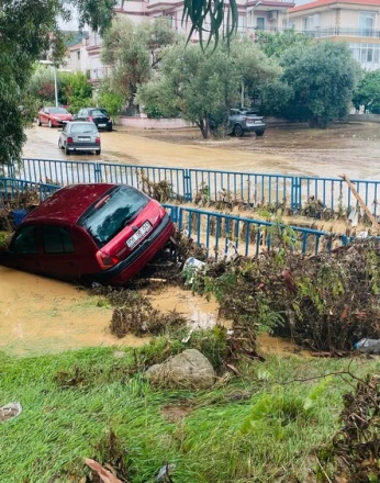 Foça'da yoğun yağış sele yol açtı: 1 kişi kayıp