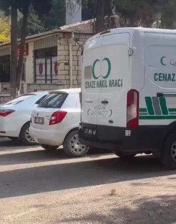 Gaziantep’te otomobil tıra arkadan çarptı: Baba-oğul hayatını kaybetti