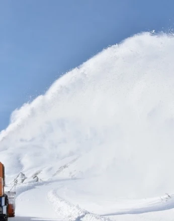 Hakkari’de 74 yerleşim yerinin yolu ulaşıma kapandı