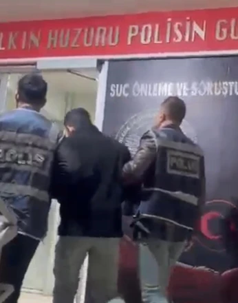 İzmir’de aranan firari, gizlendiği konteynerde yakalandı