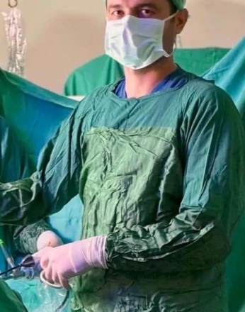 Karnından 40 santimetrelik kitle alındı