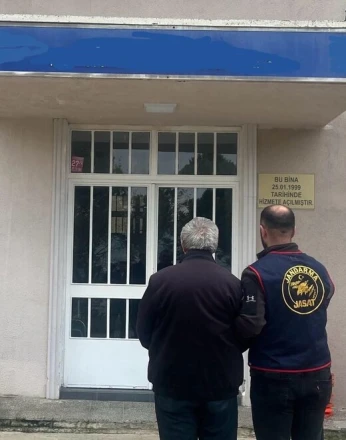 Manisa’da 27 yıl hapisle aranan dolandırıcı sahte kimlikle yakalandı