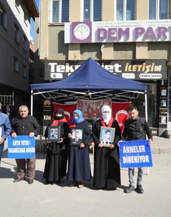 Muş’ta annelerin evlat nöbeti devam ediyor