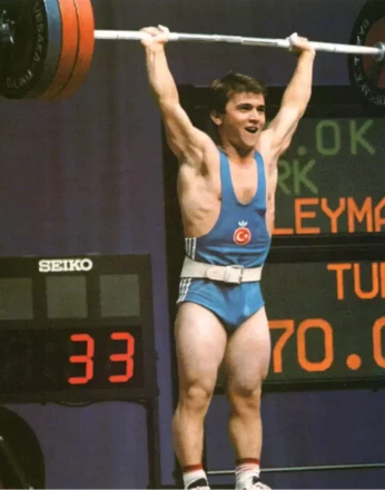 Naim Süleymanoğlu kabri başında anıldı