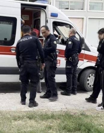 Okul çıkışı parkta bıçaklı kavga: 2 çocuk bıçaklanarak yaralandı