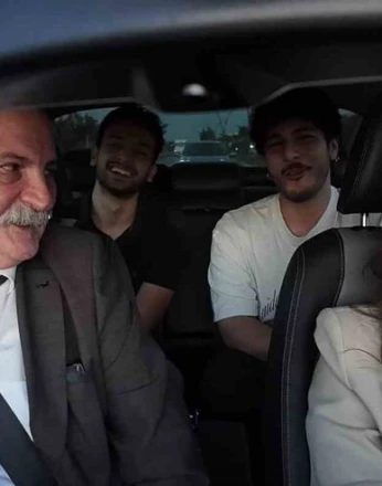 Otostop çeken öğrencilere başkandan sürpriz