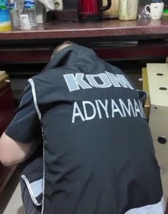 Özel Harekat destekli kaçak elektronik eşya operasyonu: 5 gözaltı