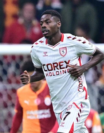 Samsunsporlu futbolcunun otomobili alev topuna döndü