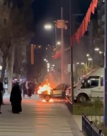 Siirt’te seyir halindeki otomobil alev alev yandı