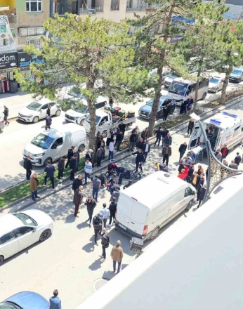 Tatvan’da motosiklet ile elektrikli bisiklet çarpıştı: 2 yaralı 