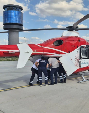 Tokat'ta tedavi gören yaşlı kadın helikopter ambulansla Konya'ya sevk edildi