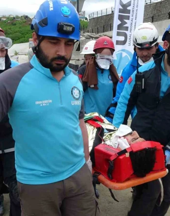 Trabzon’da gerçeği aratmayan deprem tatbikatı 
