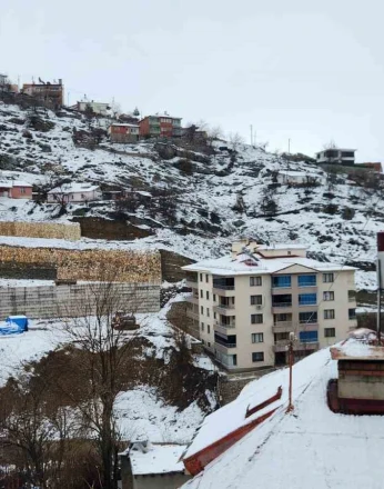 Tunceli’de mart sabahında kar sürprizi 