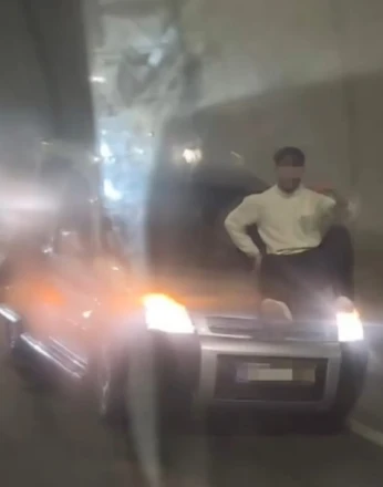 Tünelde müzik açıp araçtan inerek dans eden sürücüye 180 bin TL ceza 