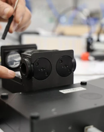 Türk profesörden milli yenilik: Işığı dalga boylarına ayıran cihaz dünya pazarında