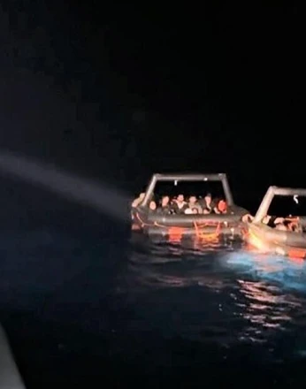 Yunanistan 32 düzensiz göçmeni Türk karasularına geri itti