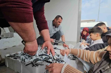 1 ton hamsi 15 dakika da tükendi 