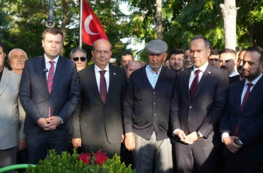 15 Temmuz Kahramanı Şehit Ömer Halisdemir kabri başında törenle anıldı 