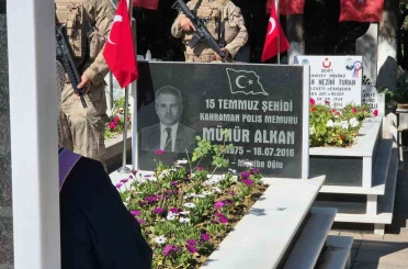 15 Temmuz şehidi Münür Alkan kabri başında anıldı 