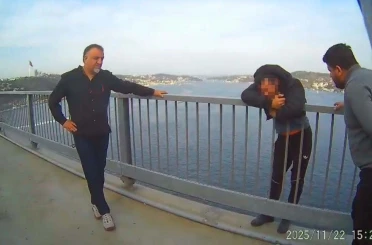 15 Temmuz Şehitler Köprüsü’nde intihar etmek isteyen şahsı kurtardılar 