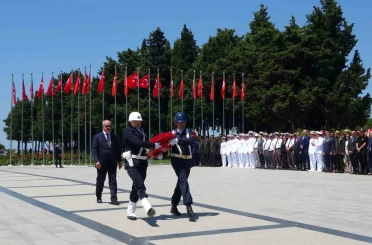15 Temmuz şehitleri Şehitler Abidesi’nde anıldı 