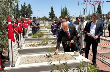 15 Temmuz’da şehitler kabirleri başında anıldı 
