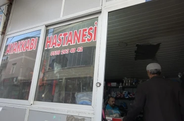 15 yıldır ayakkabı tamir ederek ailesini geçindiriyor 