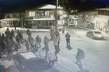 17 yaşındaki çocuk, husumetlisini silahla vurdu: 2 gözaltı 