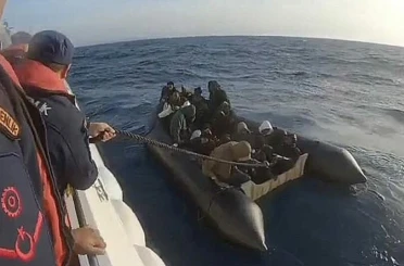 18 düzensiz göçmen yakalandı, 25 göçmen kurtarıldı