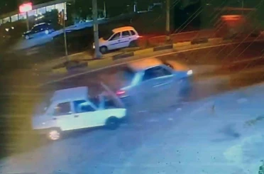 2 kişinin yaralandığı kazanın güvenlik kamera kaydı ortaya çıktı 