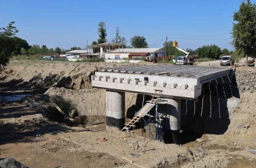 20 mahallenin yıllardır beklediği köprüde mutlu son
