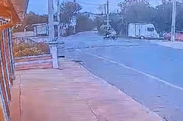 3 tekerli elektrikli bisiklet devrildi: 1 ağır yaralı 