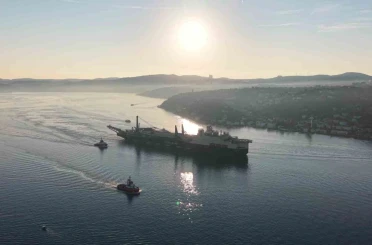 325 metrelik dev boru döşeme gemisi İstanbul Boğazı’ndan geçiş yaptı 