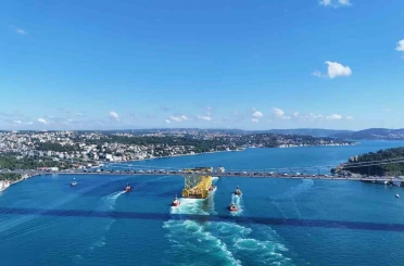 350 metrelik sondaj platformu iskelesi dron ile görüntülendi 