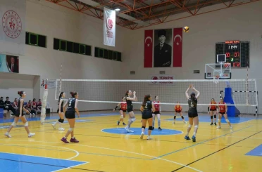 4. Geleneksel Yıldız Kızlar Voleybol Turnuvası başladı 
