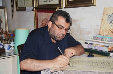 40 yıldır eserlerini aşkla nakşediyor 