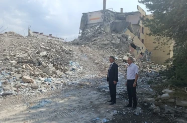 41 yıllık Bayburt İmam Hatip Lisesi binası yıkıldı 