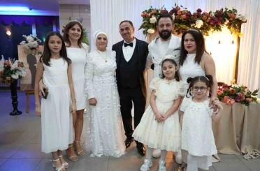 42 yıllık evlilik yeniden taçlandı 