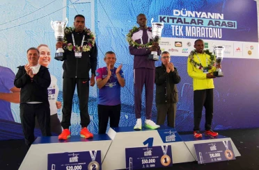 47. İstanbul Maratonu’nda kazananlar ödüllerini aldı 