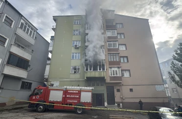 5 katlı apartmanda yangın paniği: 8 kişiyi itfaiye kurtardı