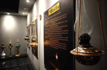 5 parçadan oluşan gaz lambasının bin 650 çeşidi müzede buluştu
