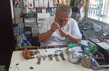 52 yıllık saat tamircisi teknolojiye direniyor 