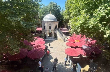 530 yıllık tarihi Kozahan’da masa sandalyeler yeniden açıldı 