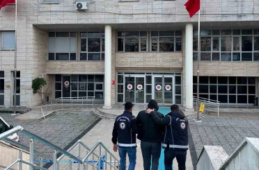 6 yıl 8 ay hapis cezası bulunan göçmen kaçakçısı yakalandı 