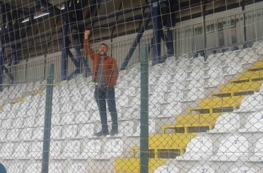 600 kilometre yol kat edip takımını tek başına destekledi 