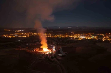 650 ton saman balyası kundaklandı: Yaklaşık maddi zarar 2 milyon lira 
