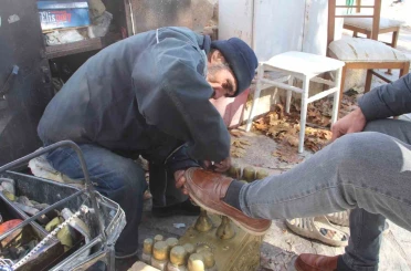 67 yaşındaki ayakkabı boyacısı ekmek mücadelesi veriyor 