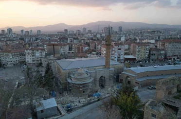 690 yıllık Sungurbey Camii aslına uygun olarak restore ediliyor 