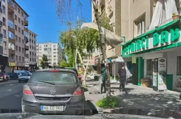7. kattan düşen halı kadının başına isabet etti 
